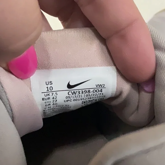 EUC Woman’s Nike sneakers - Picture 6 of 6